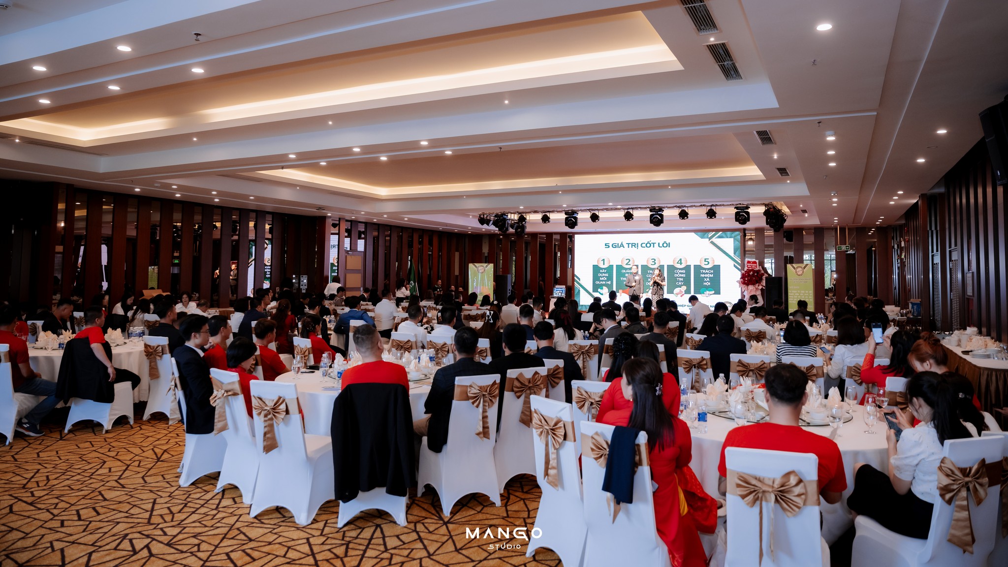 ahalong.vn – Thiết bị điện an toàn, đạt tiêu chuẩn quốc tế